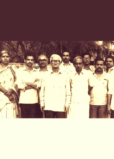 A group photo with late Dr. P. B. Janardhan of Chennai when he visited Kochi